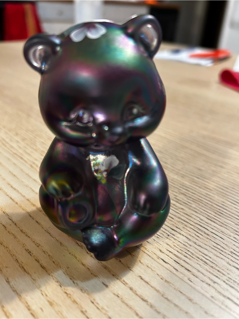 Fenton vintage iridescent bear. Hand-painted. D.Robinson - Picture 1 of 5